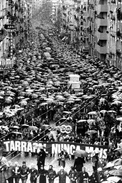 Foto - Lisboa – Funeral da trasladação dos mortos em Fev. 1978, da SNBA para o Memorial no Cemitério do Alto de S.João