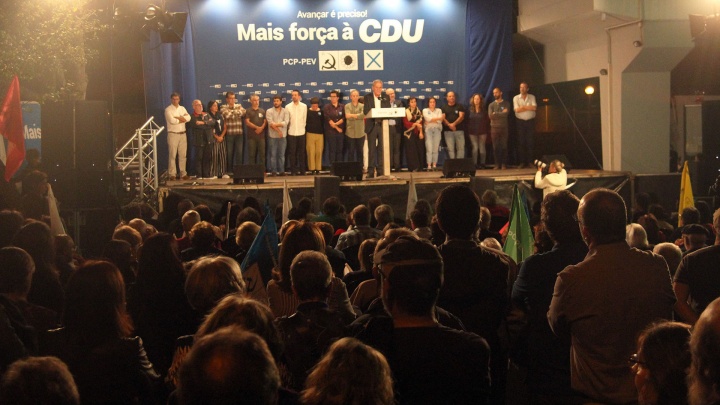 «O povo de Coimbra nada deve aos deputados de PS e PSD»