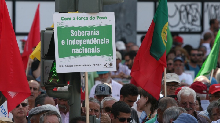 Sobre as imposições, a possibilidade de “sanções” a Portugal pela União Europeia e a proposta de realização de um referendo