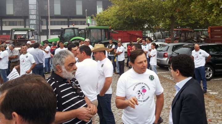 Delegação do PCP solidária em protesto dos produtores de leite