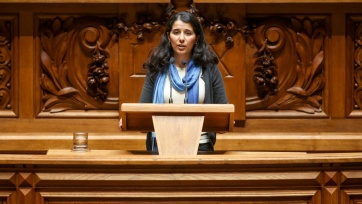 "Descentralizar implica o poder de executar mas também, e indispensavelmente, o poder de decidir"