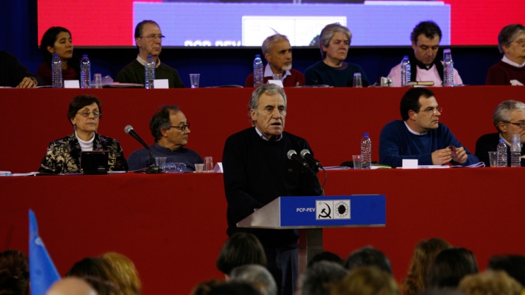 Há solução para os problemas do País e uma política alternativa que rompa com o rumo de desastre nacional