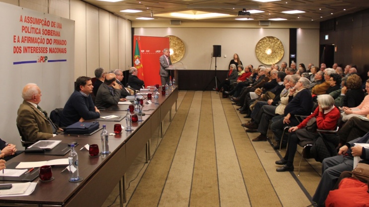 A assumpção de uma política soberana e a afirmação do primado dos interesses nacionais