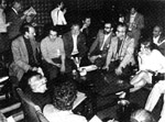 Aspecto de um encontro com jornalistas no decorrer dos trabalhos