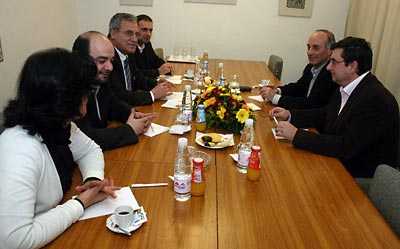 Imagem: Encontro entre delegação do PCP e do PCE Imagem: Encontro entre delegação do PCP e do PCE