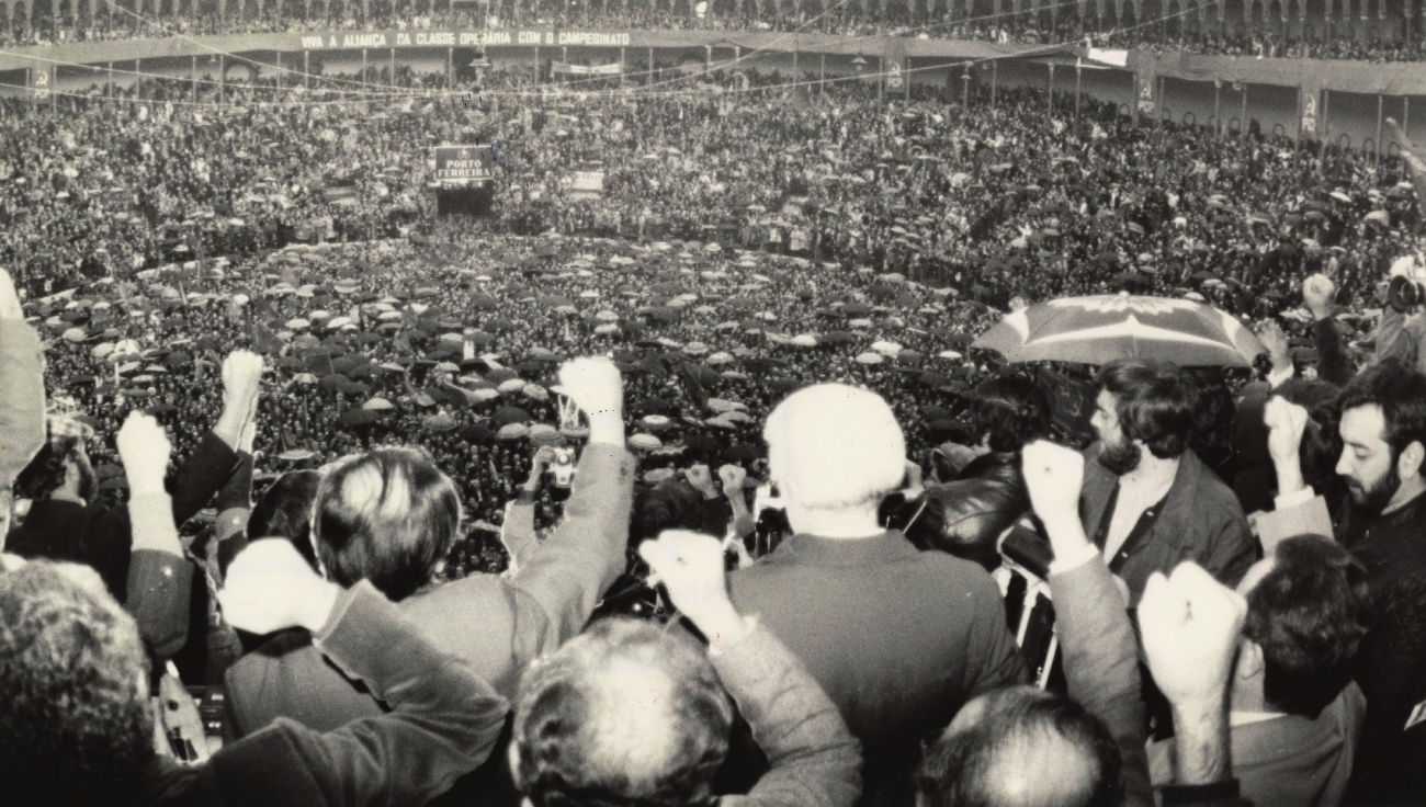 Comício do PCP no Campo Pequeno, em Lisboa, em 7 de Dezembro de 1975 