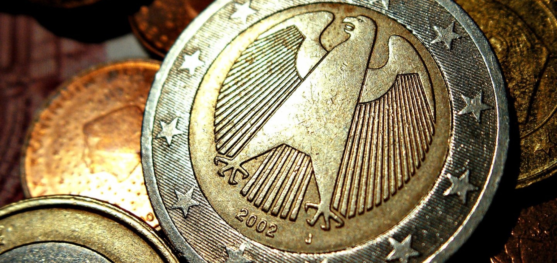 Combater a fuga aos impostos e a fraude fiscal com recurso a paraísos fiscais