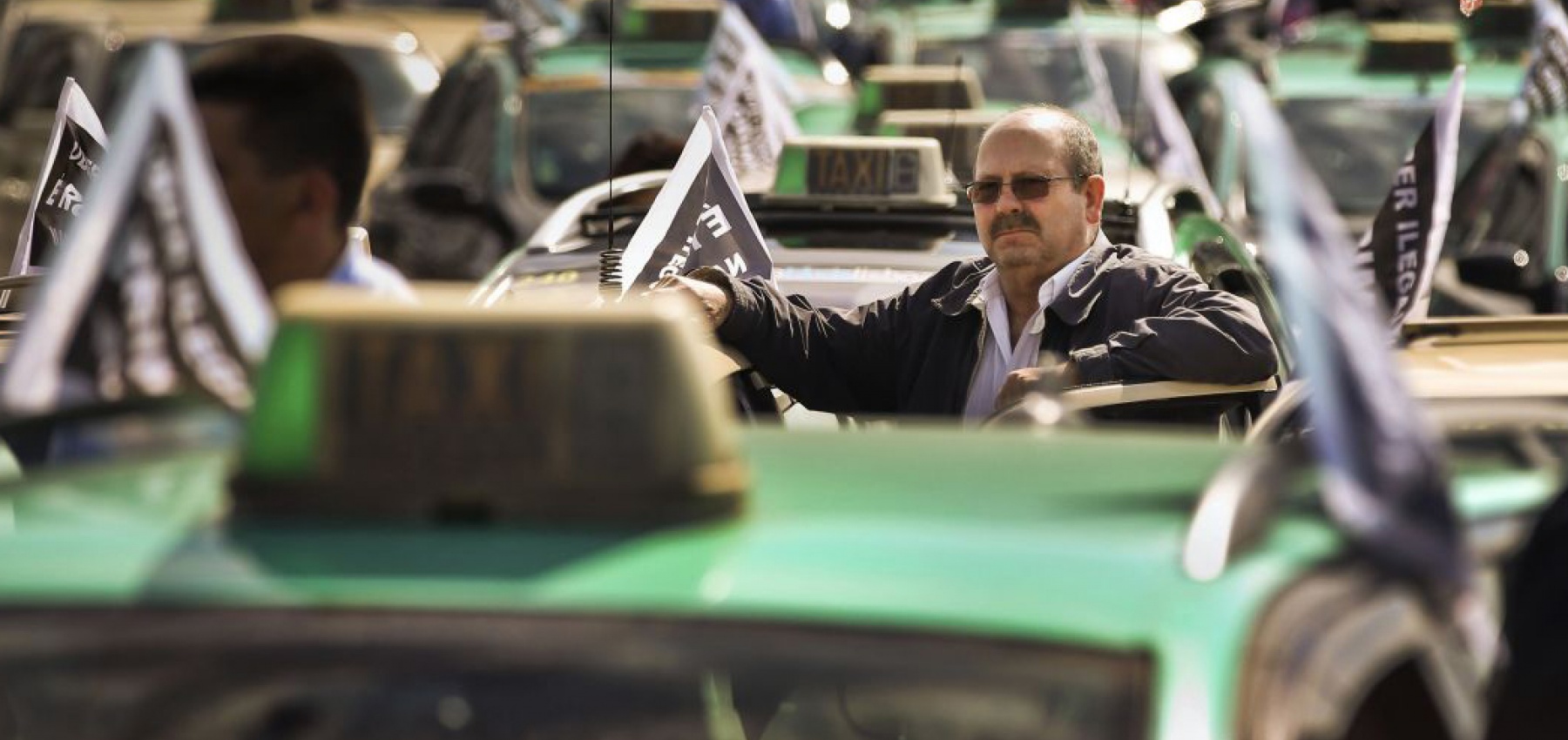 Reforço das medidas dissuasoras da actividade ilegal no transporte em táxi