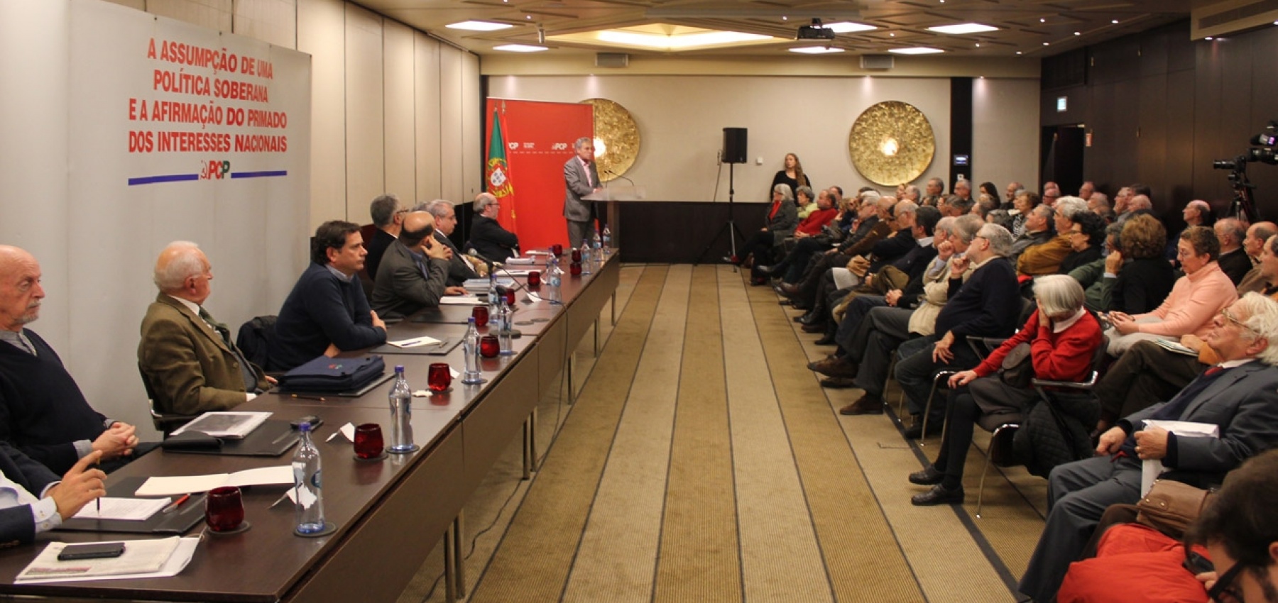 A assumpção de uma política soberana e a afirmação do primado dos interesses nacionais