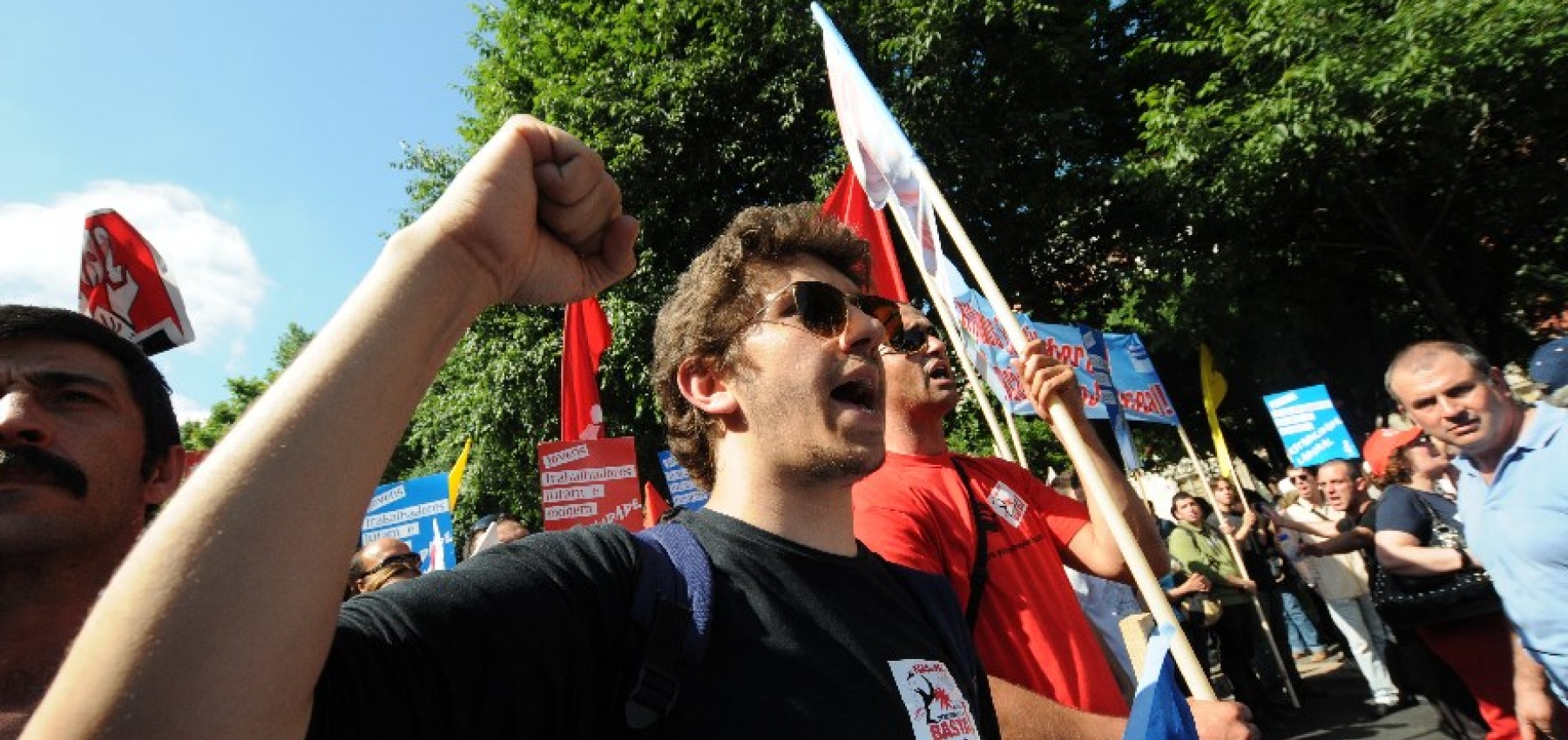 Mais de 300 mil contra a política de direita