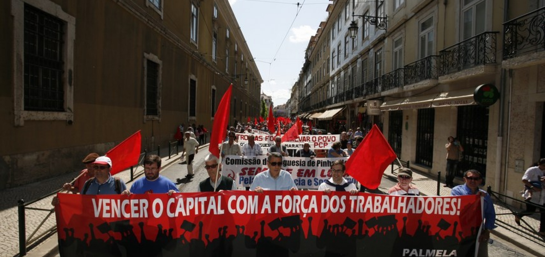 Manifestação «É tempo de dizer basta! Rejeitar o Pacto de Agressão, lutar por um Portugal com futuro» - Lisboa