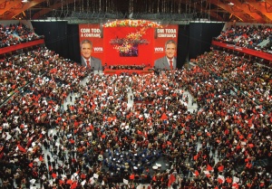 Comício da candidatura de Jerónimo de Sousa a Presidente da República, em 14 de Janeiro de 2006, que deixou o Pavilhão Atlântico em Lisboa a transbordar com milhares de pessoas no exterior