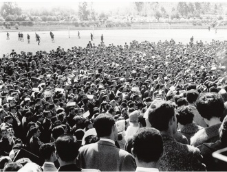 Plenário de estudantes no Estádio Universitário, em 1962