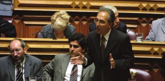 Intervenção de Carlos Carvalhas no plenário da Assembleia da República com Bernardino Soares e António Filipe
