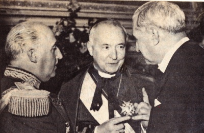 Salazar com Franco e Cardeal Cerejeira