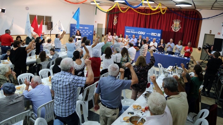 «Cada voto na CDU conta! Cada eleitor da CDU conta!»