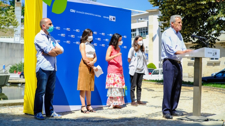 «O que o País precisa é de dinamizar a economia, a cultura e o desporto, garantida a segurança, a vacinação rápida de todos, a testagem rigorosa e o rastreio»