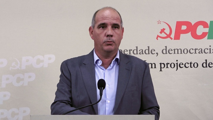 On the social situation, the measures necessary to increase wages and pensions and the ongoing manoeuvres to prevent it