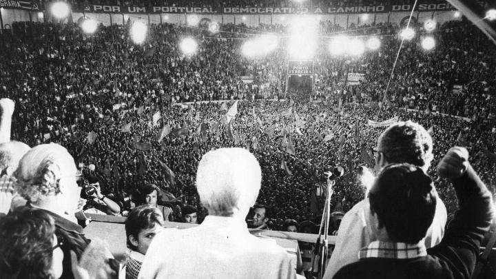 A Revolução – o Passado e o Futuro