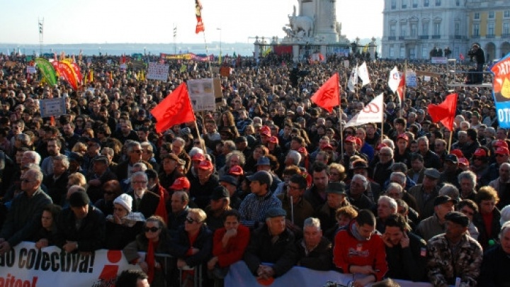 More than 300 000 people in a huge rally