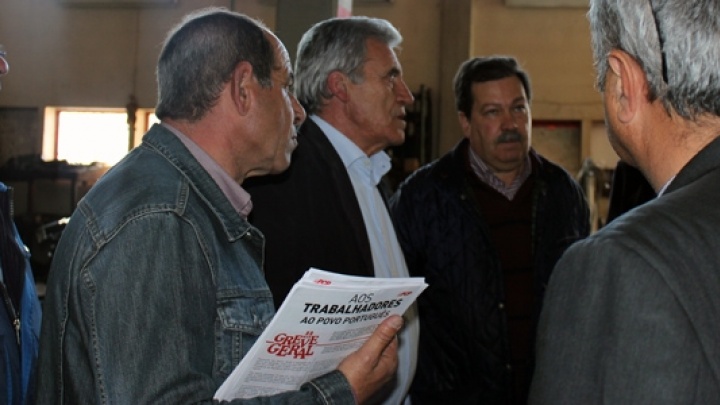 Jerónimo de Sousa com os trabalhadores dos Transportes Colectivos do Barreiro