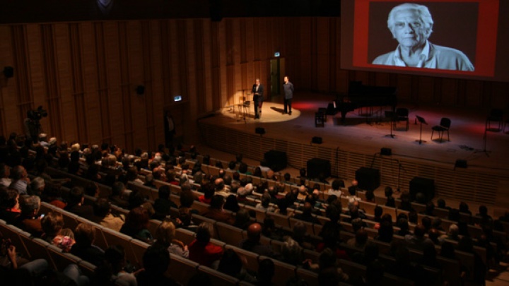 Álvaro Cunhal interligou a sua intervenção revolucionária no plano político com um apaixonado interesse por todas as esferas da vida