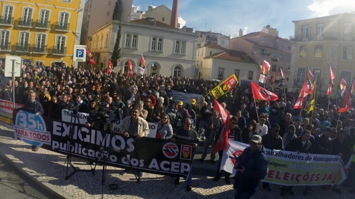 Public Administration workers in struggle for a 35 hour workweek, against lay-offs, for the defense of quality public services