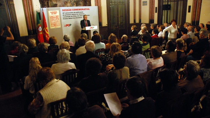 «Levantado do Chão» é o romance épico da saga heróica do proletariado agrícola do Alentejo