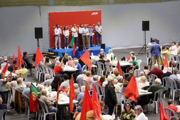 Almoço comemorativo do 25 de Abril em Loures