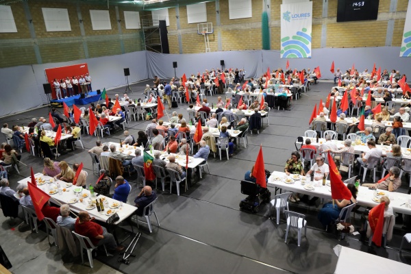 Almoço comemorativo do 25 de Abril em Loures