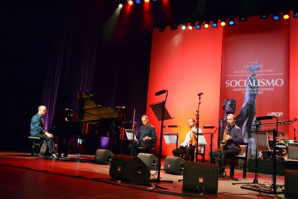 Comício comemorativo do Centenário da Revolução de Outubro