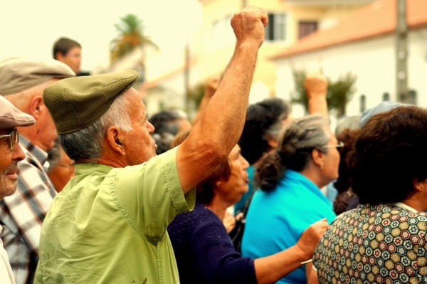 Concentração contra o encerramento dos CTT no Couço