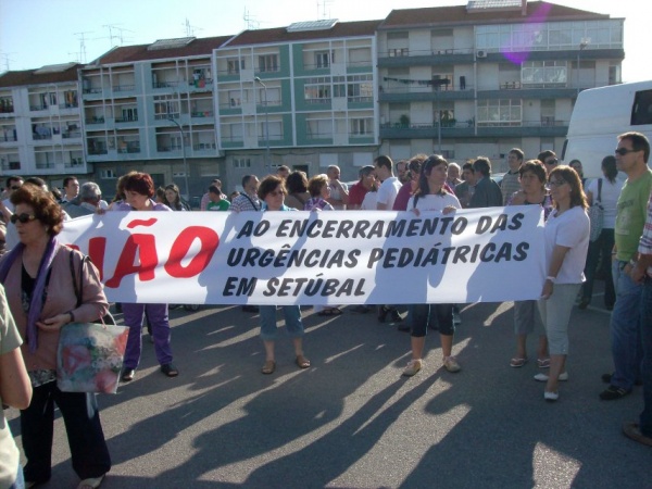 Concentração das populações contra o encerramento das Urgências Pediátricas do Barreiro e Setúbal