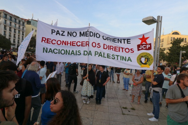 Concentração "Pela Paz no Médio Oriente! Pelos direitos do povo palestiniano"