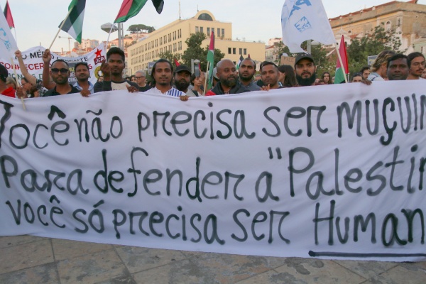 Concentração "Pela Paz no Médio Oriente! Pelos direitos do povo palestiniano"