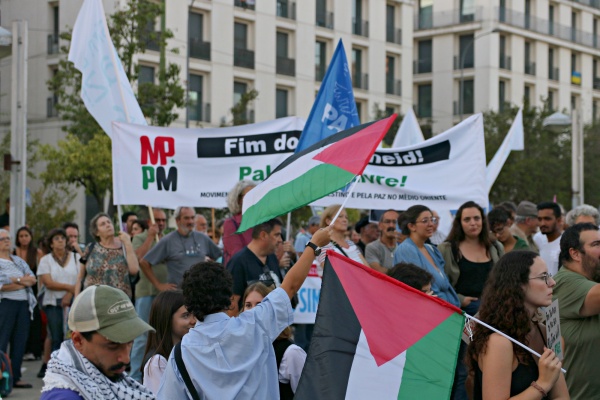 Concentração "Pela Paz no Médio Oriente! Pelos direitos do povo palestiniano"
