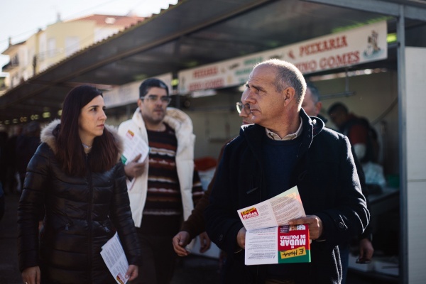 Contacto com a população na Feira da Malveira