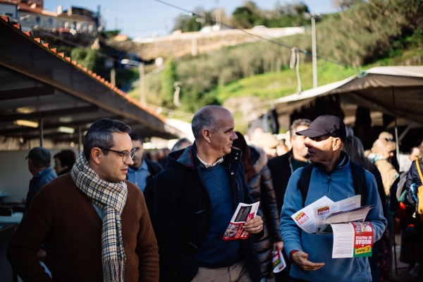 Contacto com a população na Feira da Malveira
