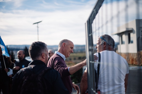 Contacto com trabalhadores da Faurecia