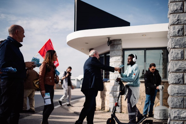 Contacto com os trabalhadores da OGMA