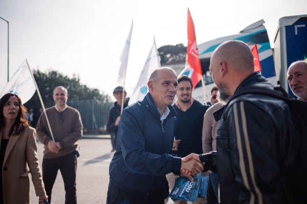 Contacto com os trabalhadores da OGMA