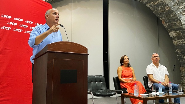 Contacto com trabalhadores e população no Funchal