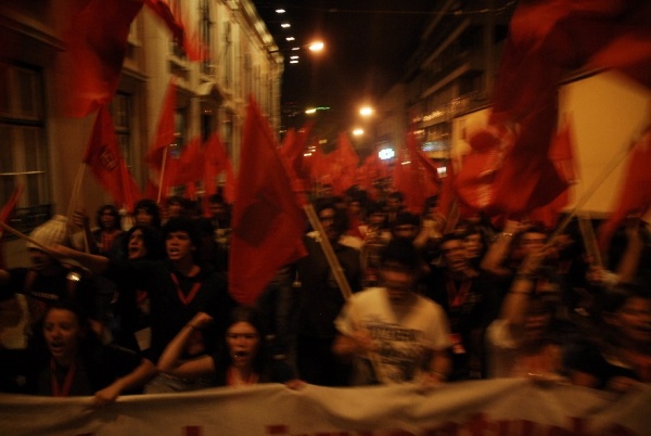 No âmbito do 9º Congresso da JCP realizou-se, em  Lisboa, um desfile que culminou num concerto, no Largo Camões, onde participar