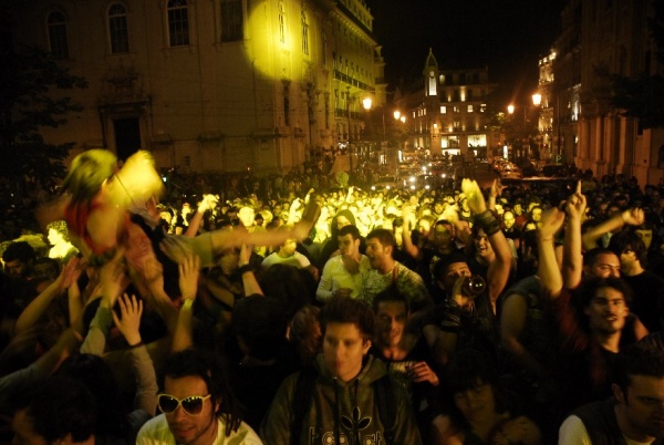 No âmbito do 9º Congresso da JCP realizou-se, em  Lisboa, um desfile que culminou num concerto, no Largo Camões, onde participar