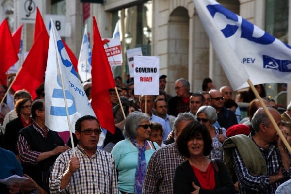 Desfile do PCP «Pela demissão do Governo. Por uma política e um governo patrióticos e de esquerda»