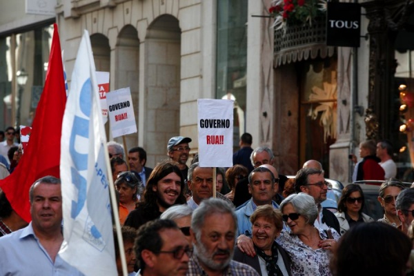 Desfile do PCP «Pela demissão do Governo. Por uma política e um governo patrióticos e de esquerda»