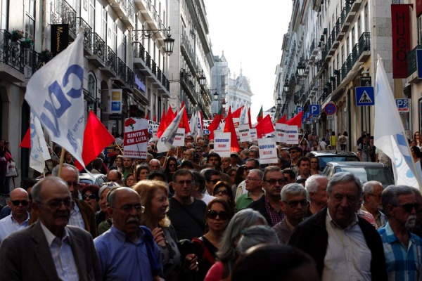 Desfile do PCP «Pela demissão do Governo. Por uma política e um governo patrióticos e de esquerda»