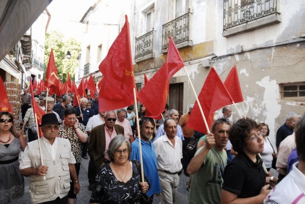 Desfile em Évora com o PCP na rua contra as injustiças e o desastre económico e social