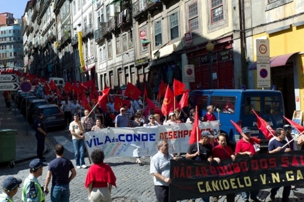 Desfile no Porto "Contra as injustiças e o desastre económico e social"