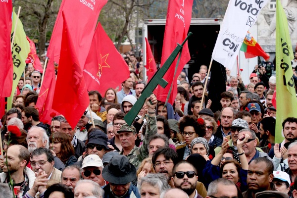 Desfile popular comemorativo do 41º aniversário do 25 de Abril